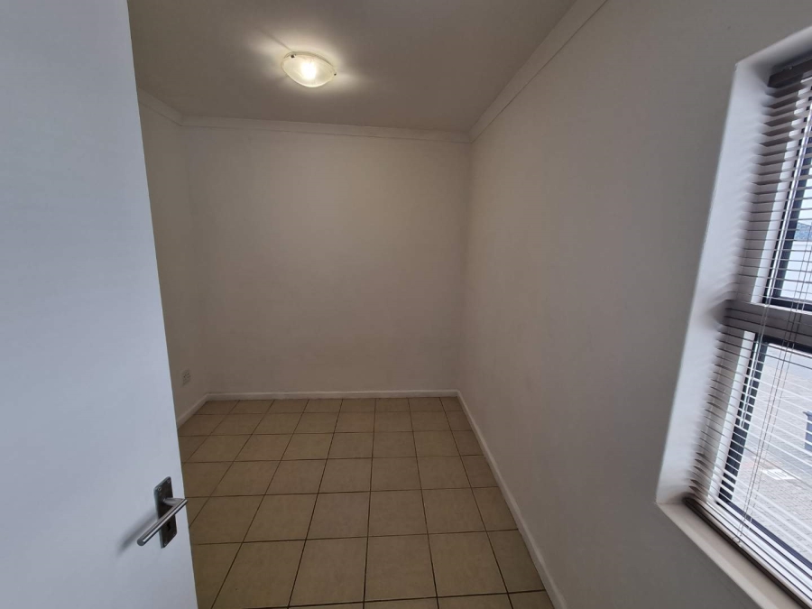 To Let 2 Bedroom Property for Rent in Maitland Western Cape